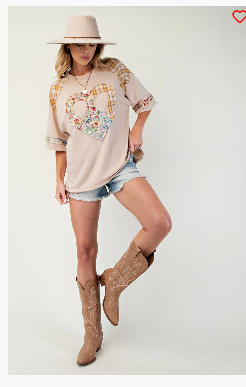 Easel heart patch shirt