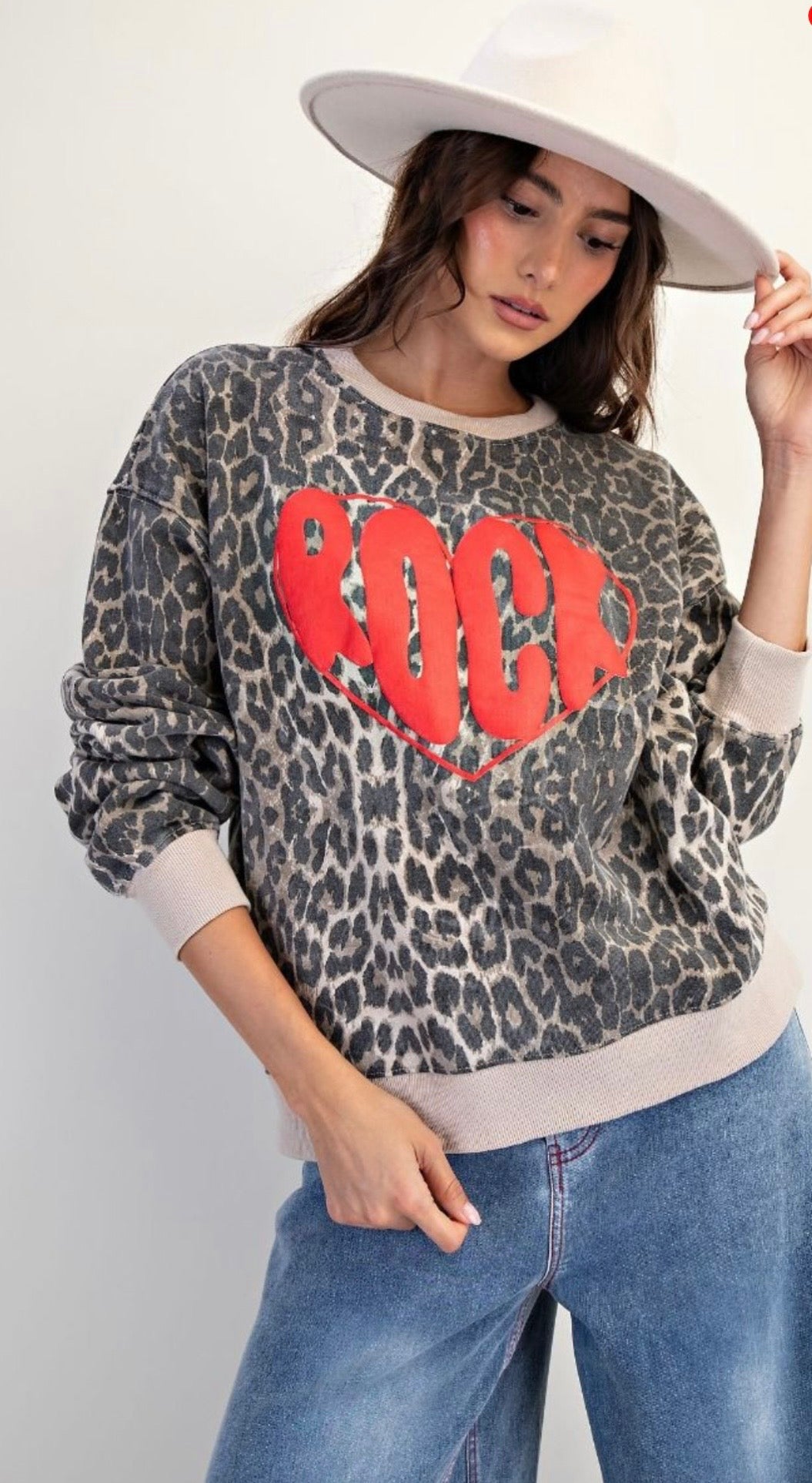 Easel Rock Heart Pullover