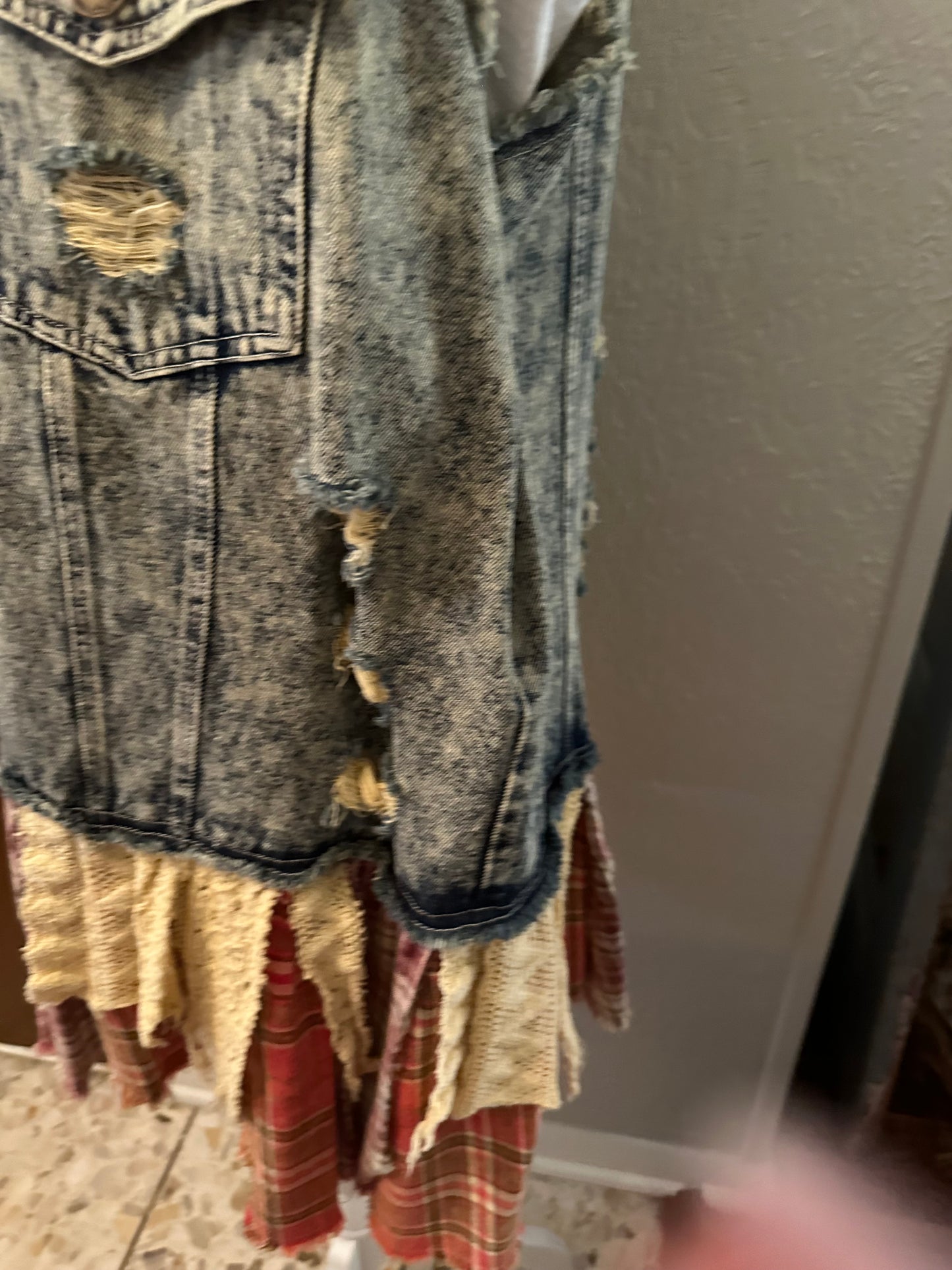 Rare Bird Distressed Vest I n no hi u