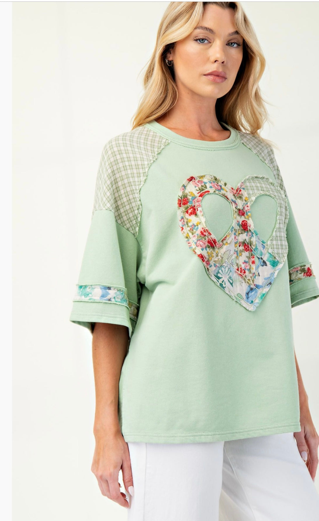 Easel heart patch shirt