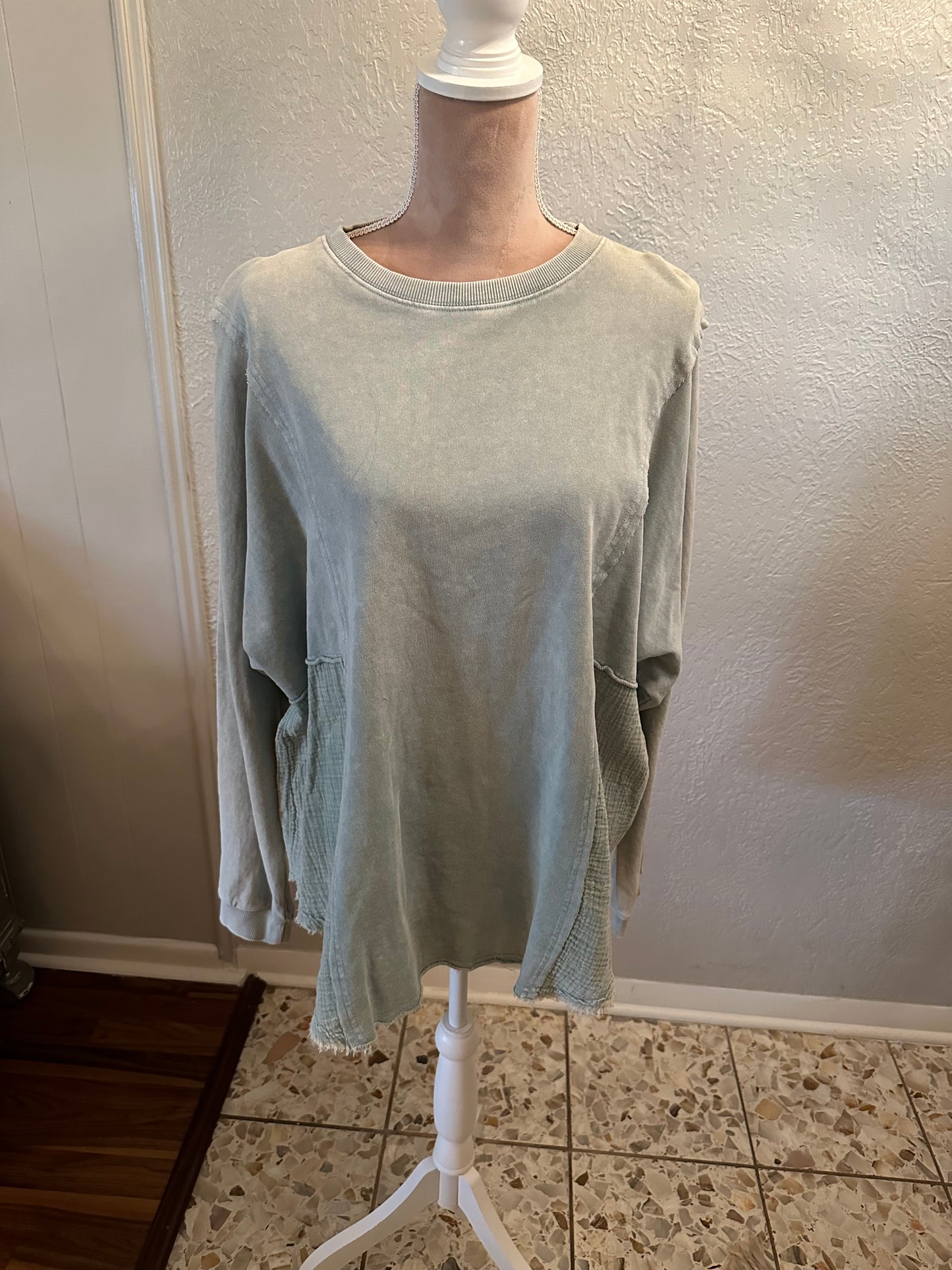 Easel stone wash long sleeve