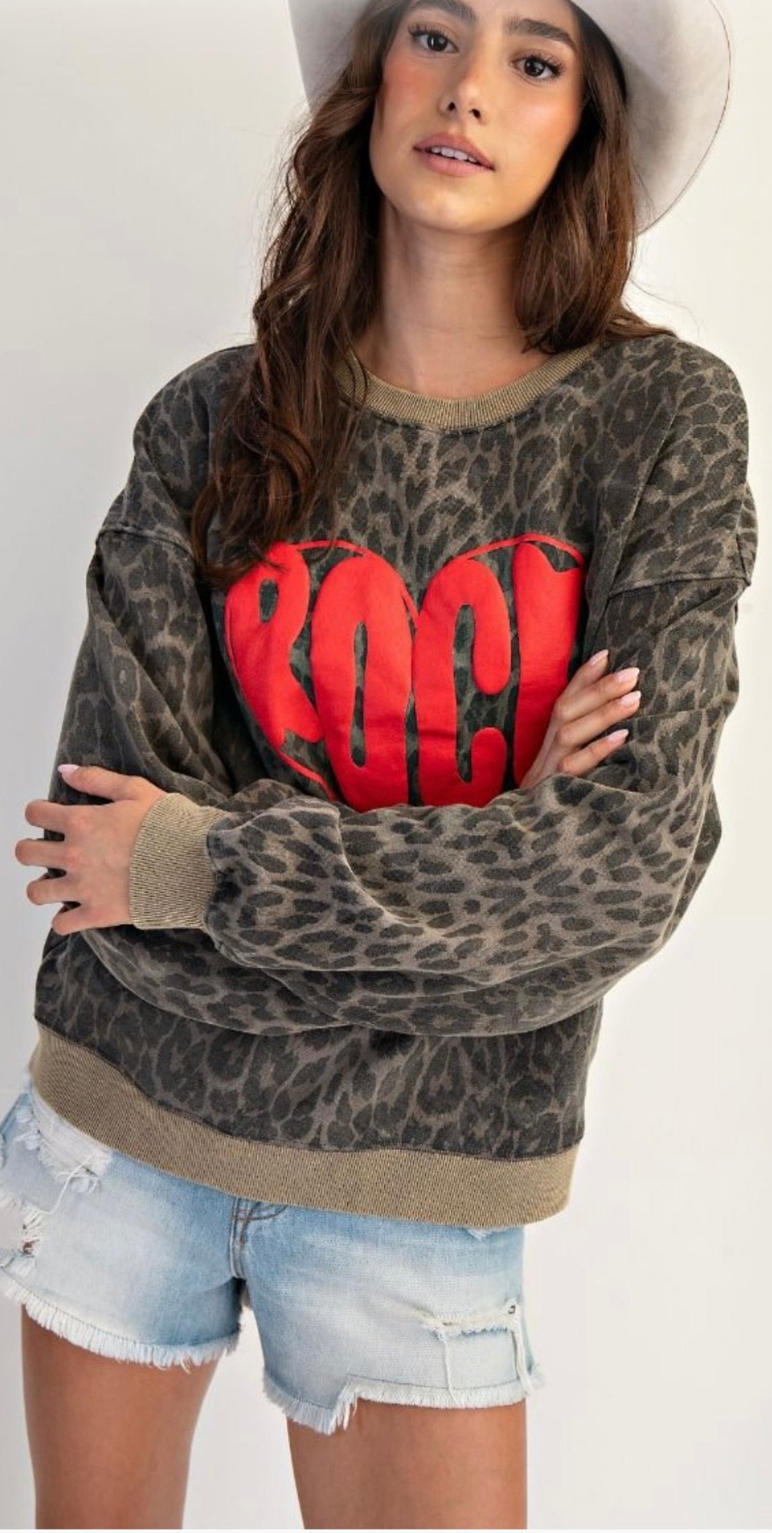 Easel Rock Heart Pullover
