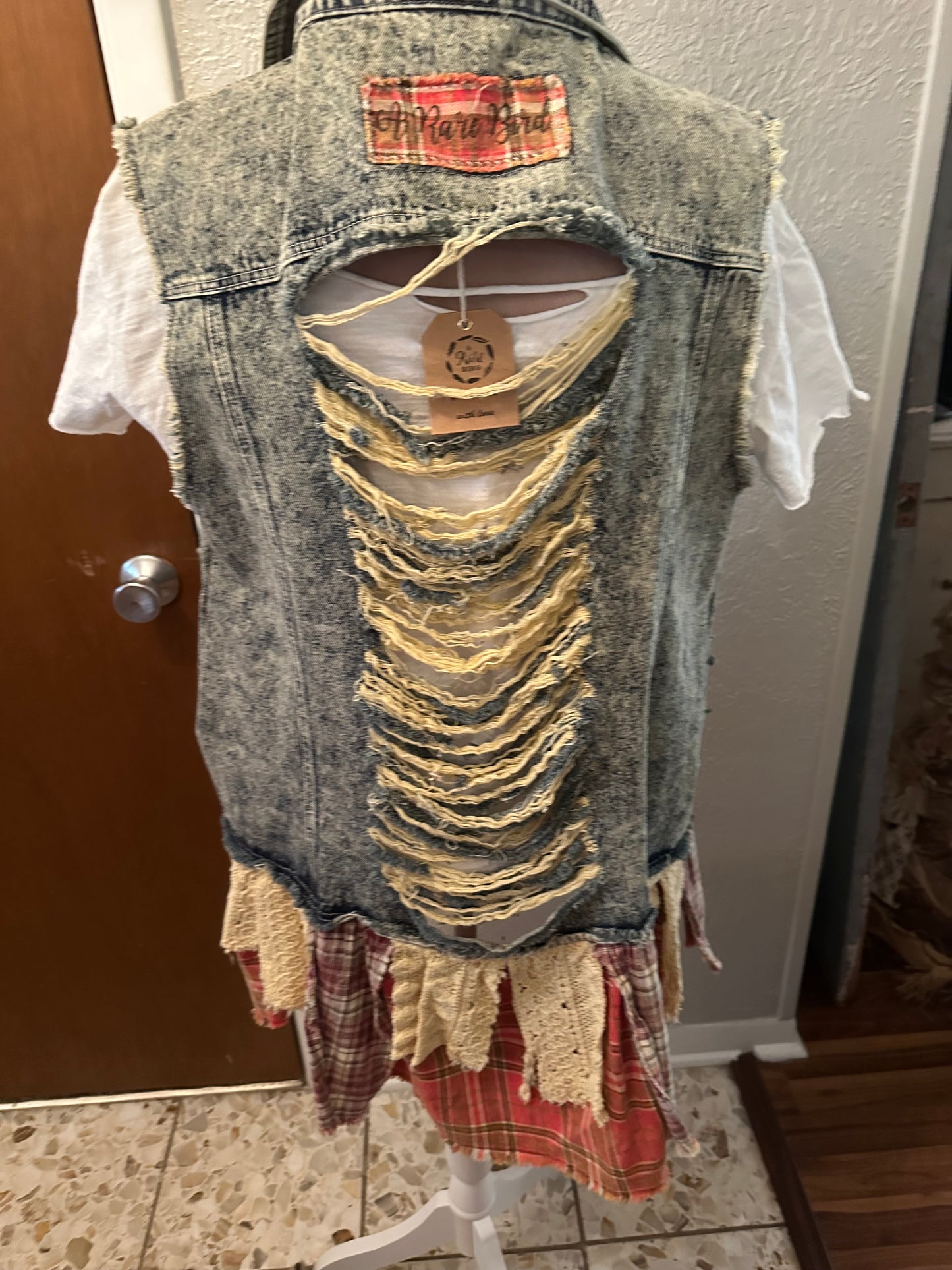 Rare Bird Distressed Vest I n no hi u