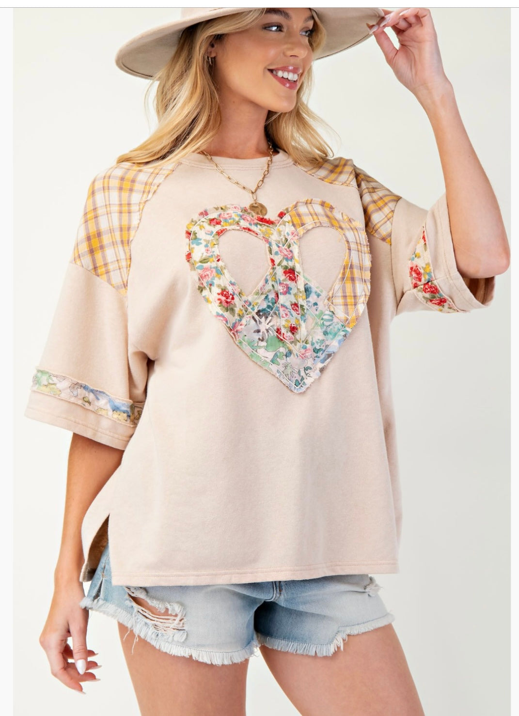 Easel heart patch shirt
