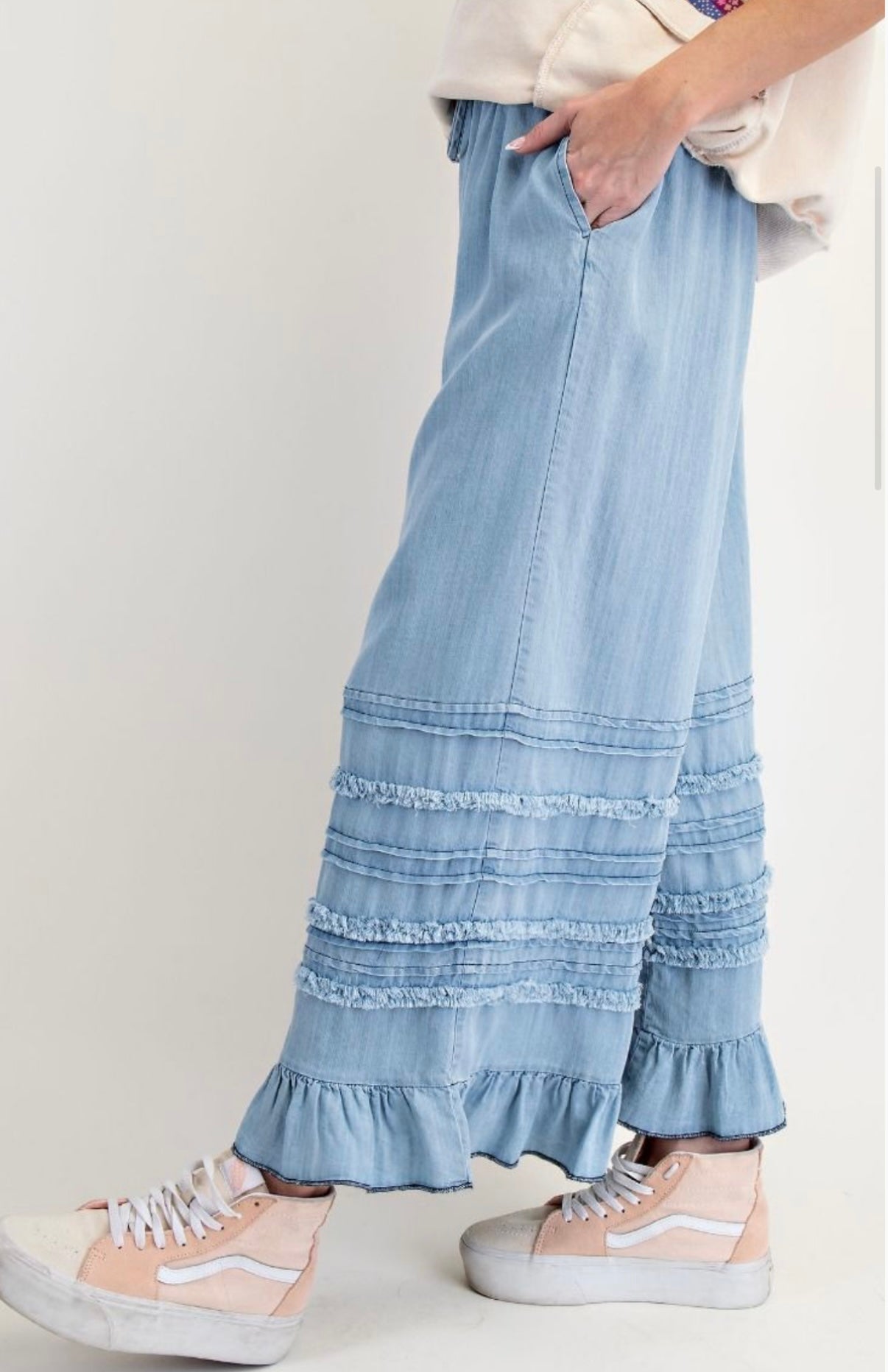 Easel Self Fray Ruffle Bottoms