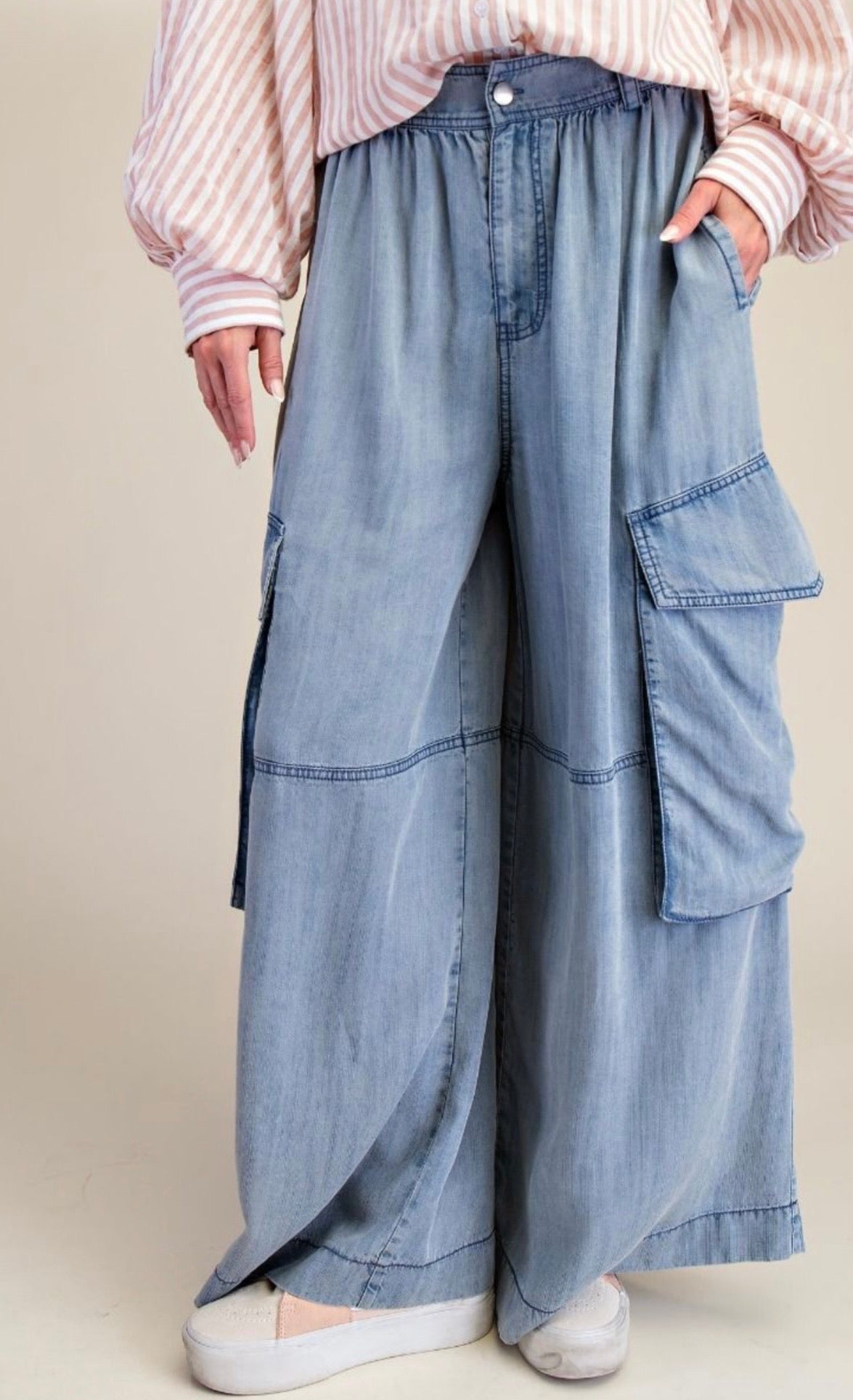 Easel Chambray Cargo Pants