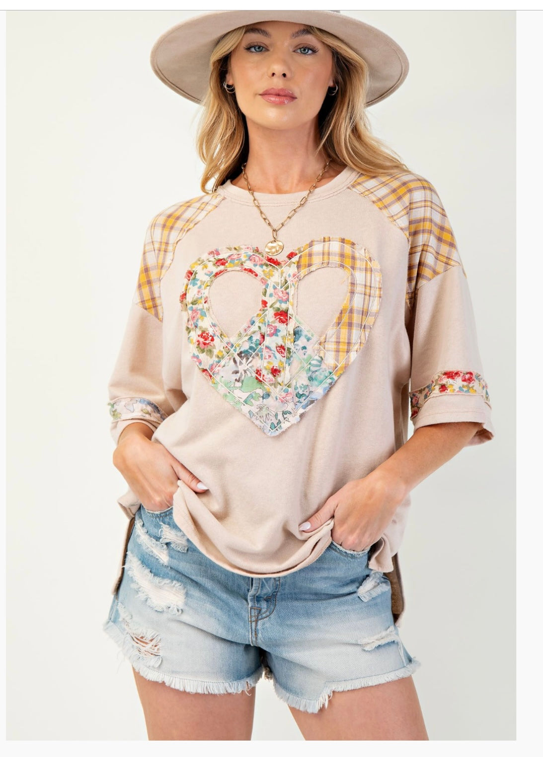Easel heart patch shirt