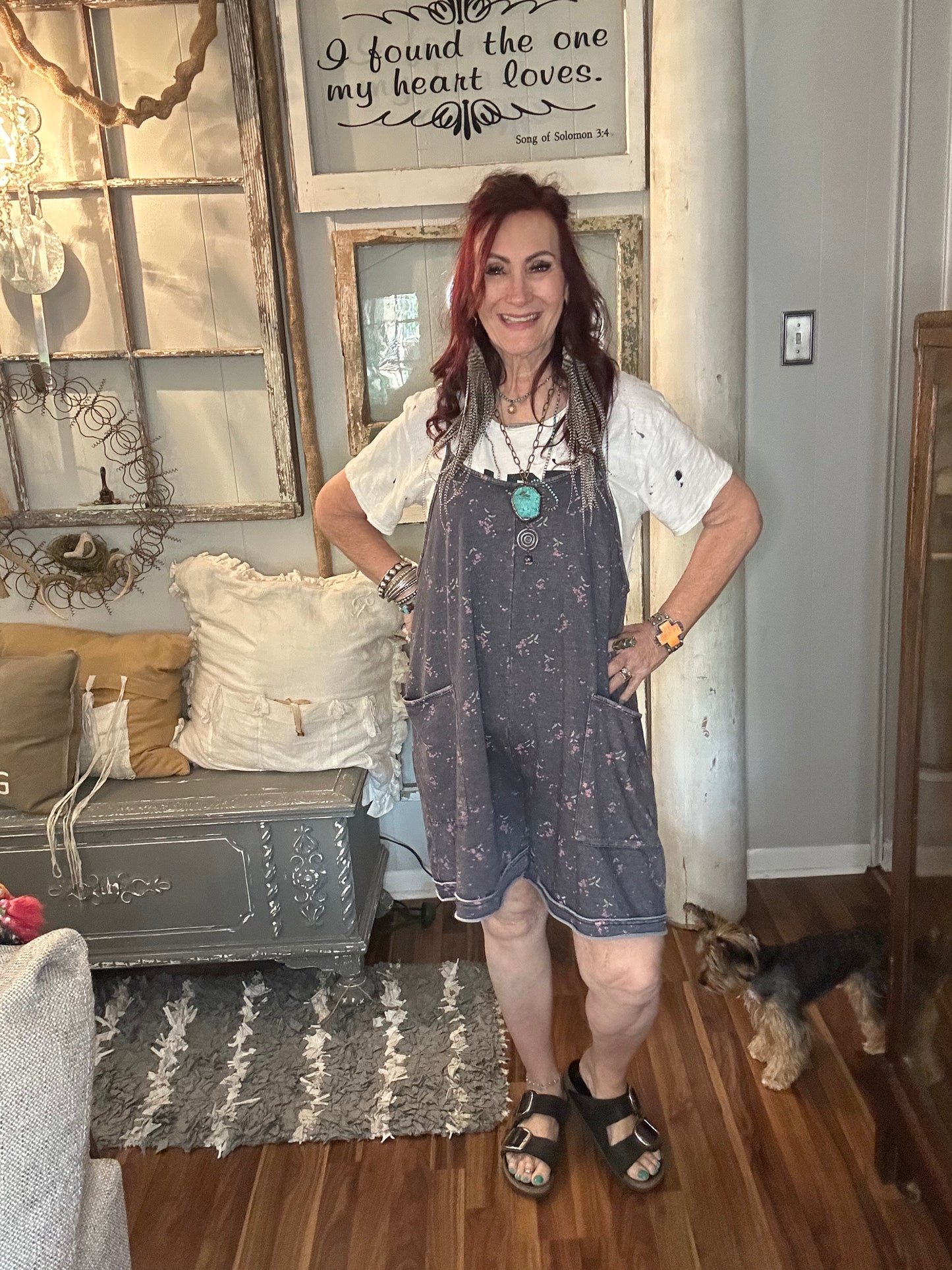 Easel short Romper with flowers charcoal
