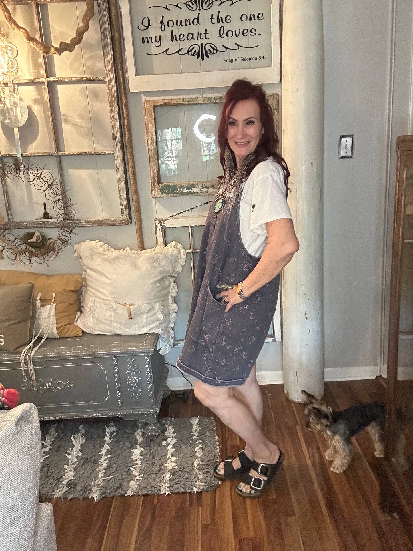 Easel short Romper with flowers charcoal