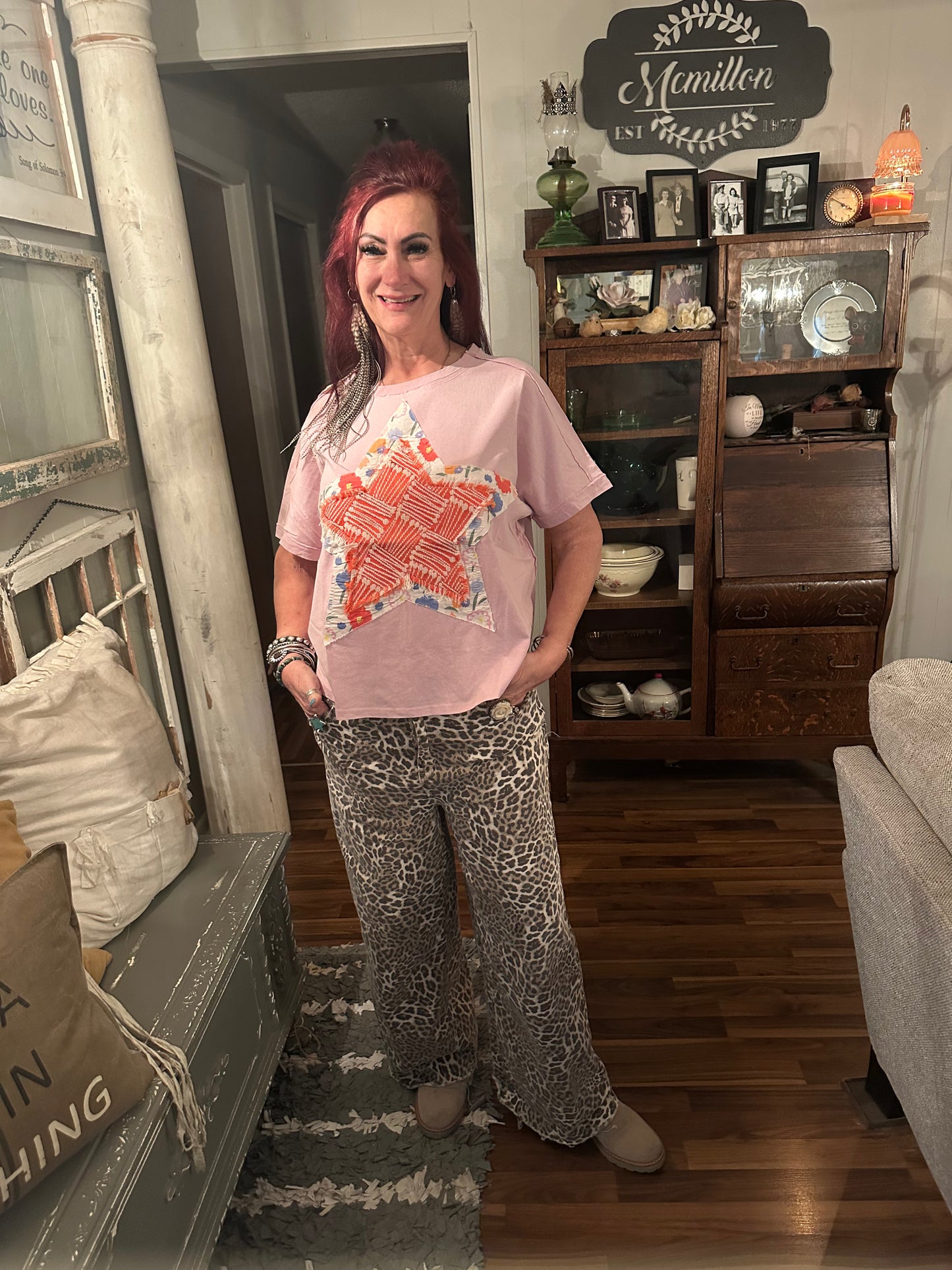 Easel- short sleeve star patch front